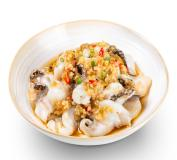 Sliced ​​pepper garlic flakes of fish